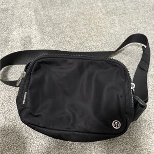 Lululemon 2L belt bag
